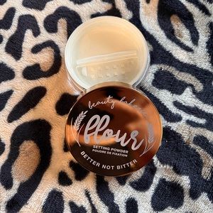 NWOB Beauty Bakerie Oat (Translucent) Setting Powder